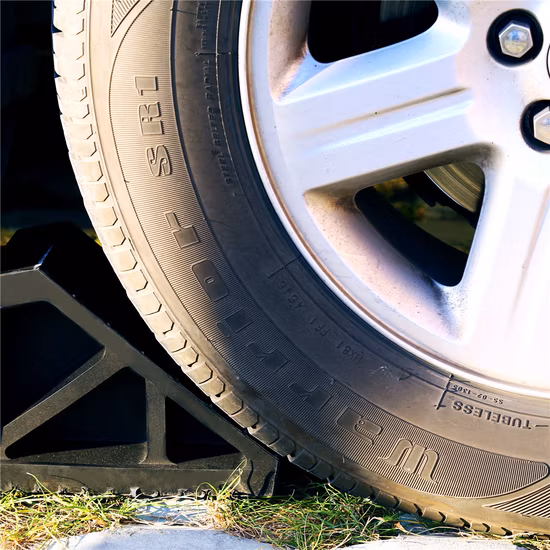 5% Discount Heavy Duty Parking L Shape Wheel Chocks for Trucks